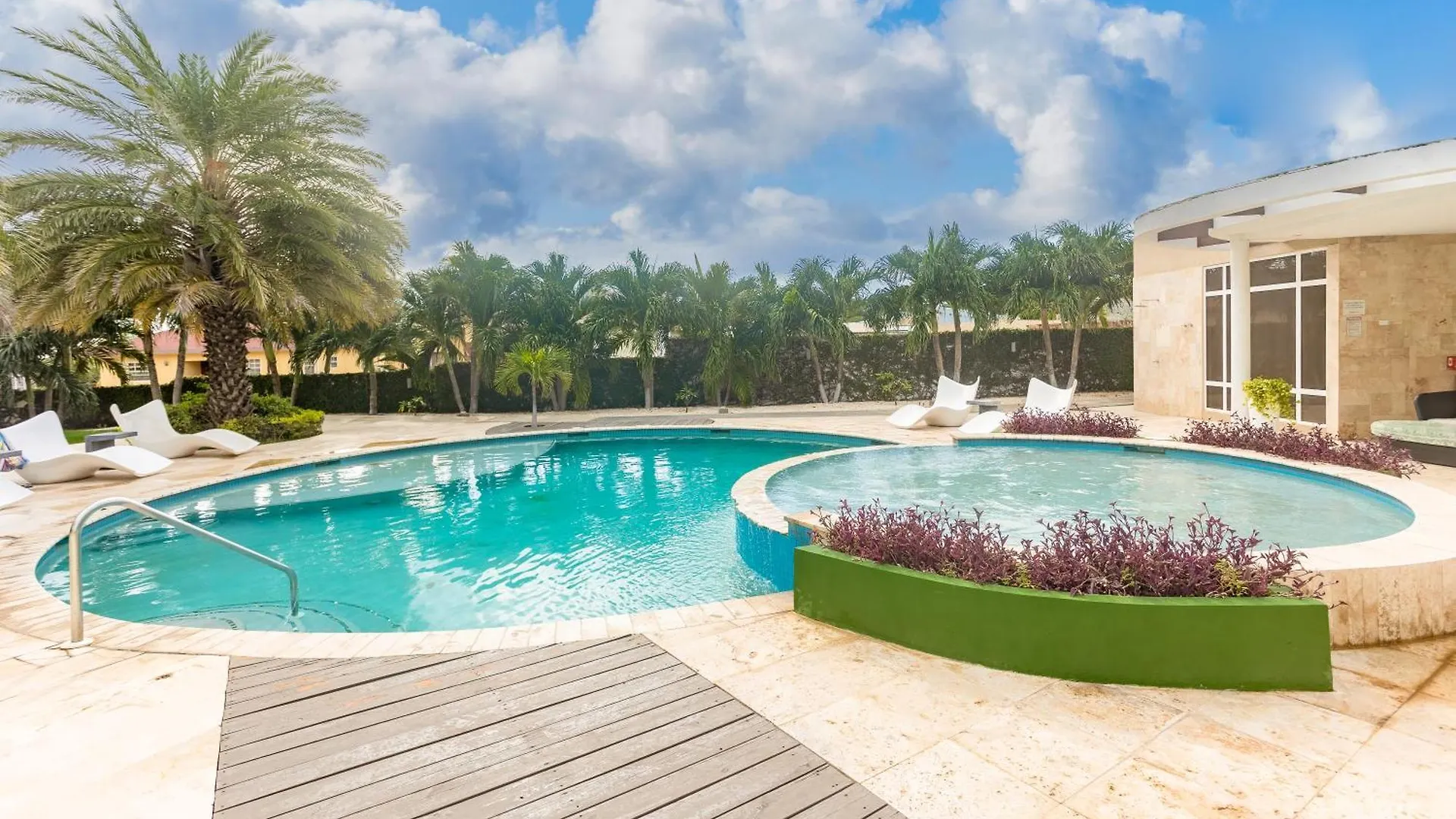 Modern Ground Level, 4 Bedroom Condo Palm Beach 0*,