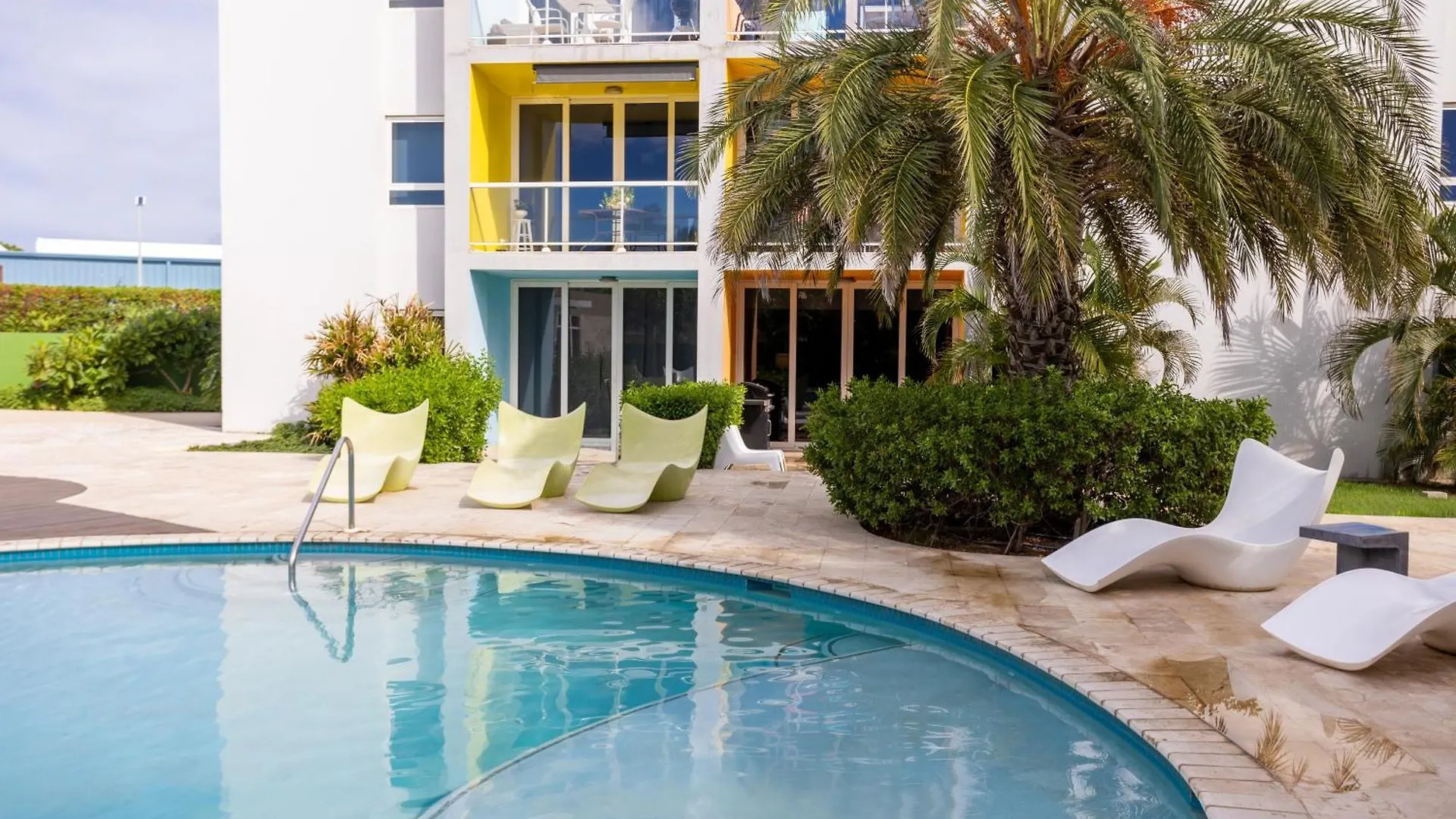 Modern Ground Level, 4 Bedroom Condo Palm Beach 0*,  Aruba