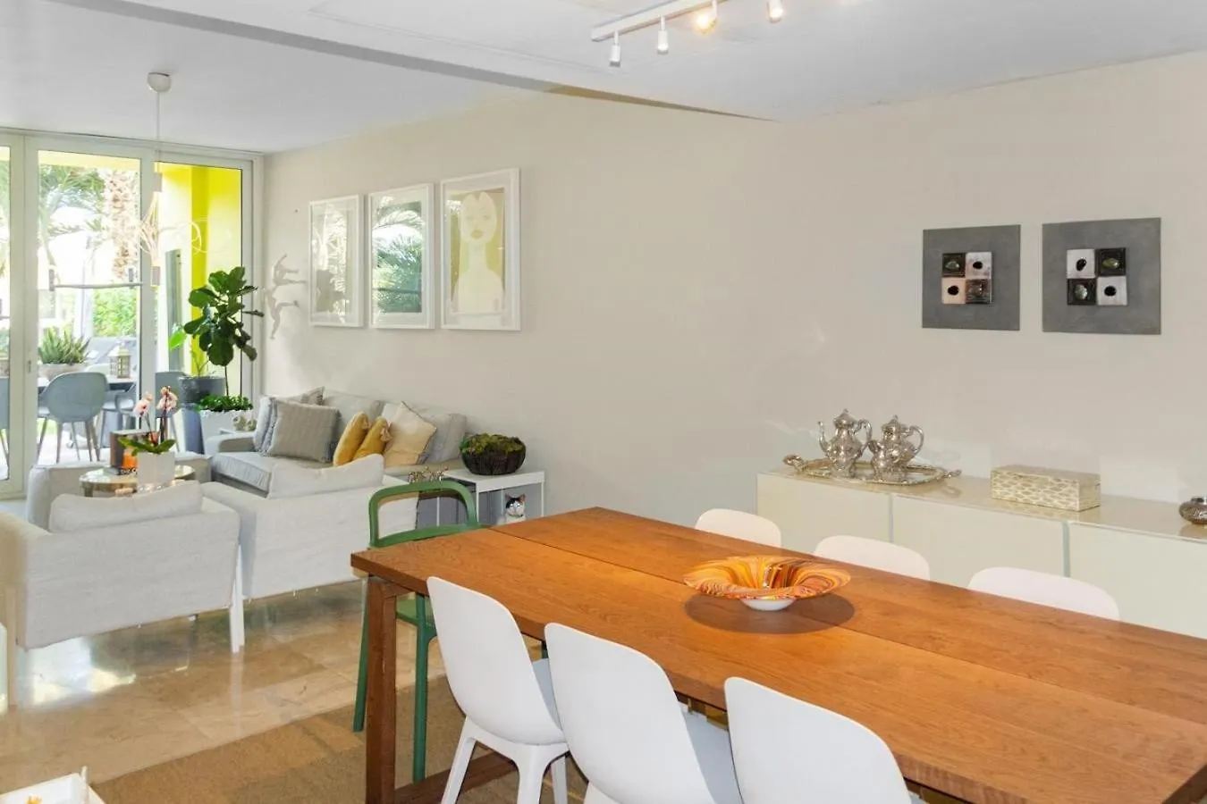 Modern Ground Level, 4 Bedroom Condo Palm Beach Apartman
