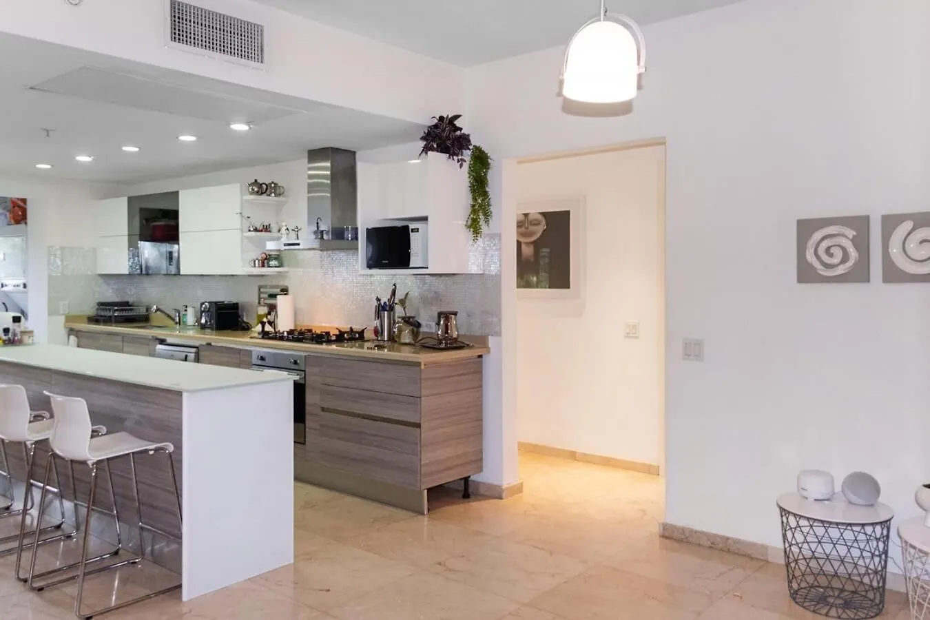 Modern Ground Level, 4 Bedroom Condo Palm Beach