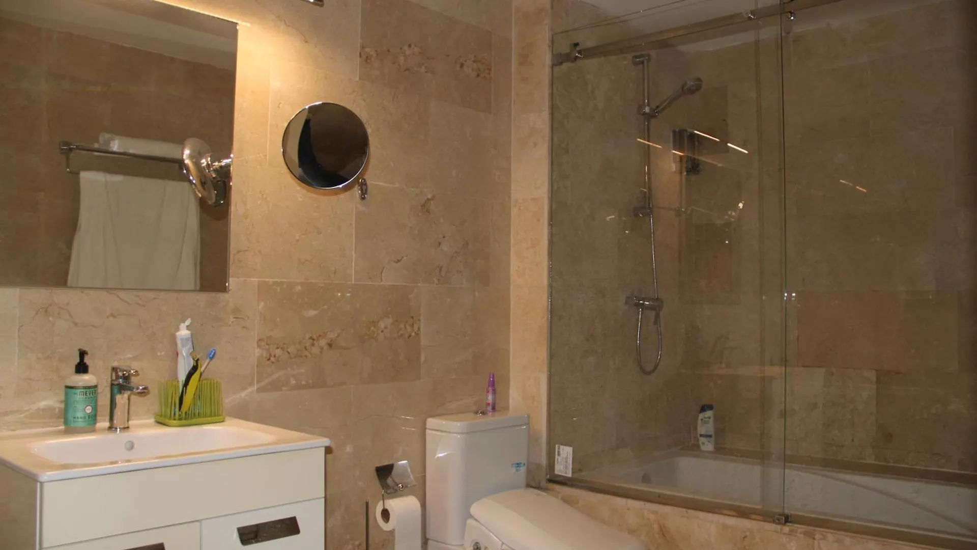Modern Ground Level, 4 Bedroom Condo Palm Beach